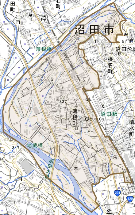 薄根町とその周辺の地図。町の範囲を重ねている