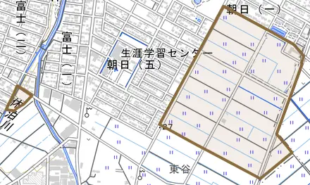 大字下小泉とその周辺の地図。町の範囲を重ねている