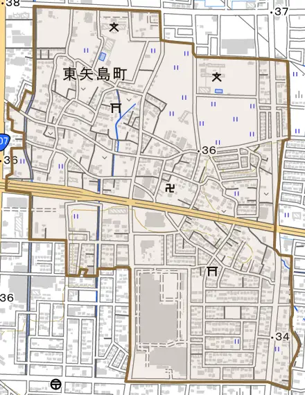 東矢島町とその周辺の地図。町の範囲を重ねている