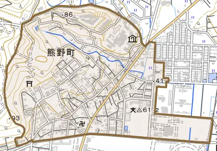 熊野町とその周辺の地図。町の範囲を重ねている