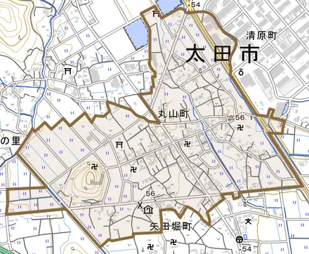 丸山町とその周辺の地図。町の範囲を重ねている