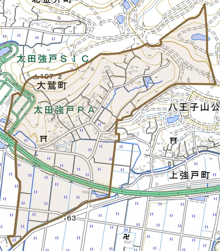 大鷲町とその周辺の地図。町の範囲を重ねている