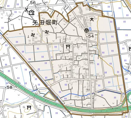 矢田堀町とその周辺の地図。町の範囲を重ねている