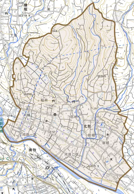 北牧とその周辺の地図。町の範囲を重ねている