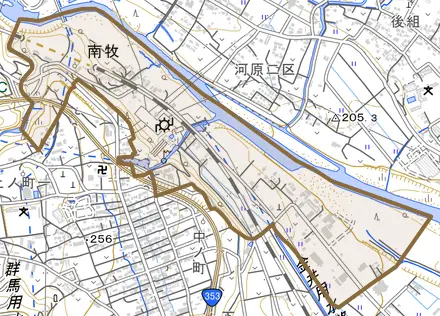 南牧とその周辺の地図。町の範囲を重ねている