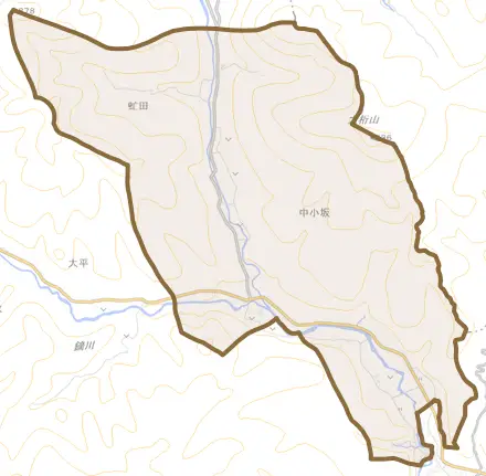 大字中小坂とその周辺の地図。町の範囲を重ねている