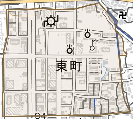 東町とその周辺の地図。町の範囲を重ねている