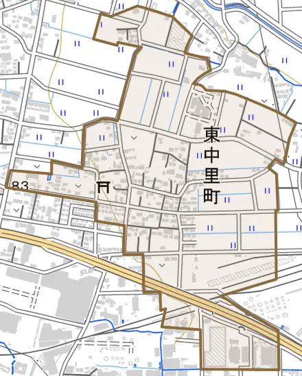 東中里町とその周辺の地図。町の範囲を重ねている