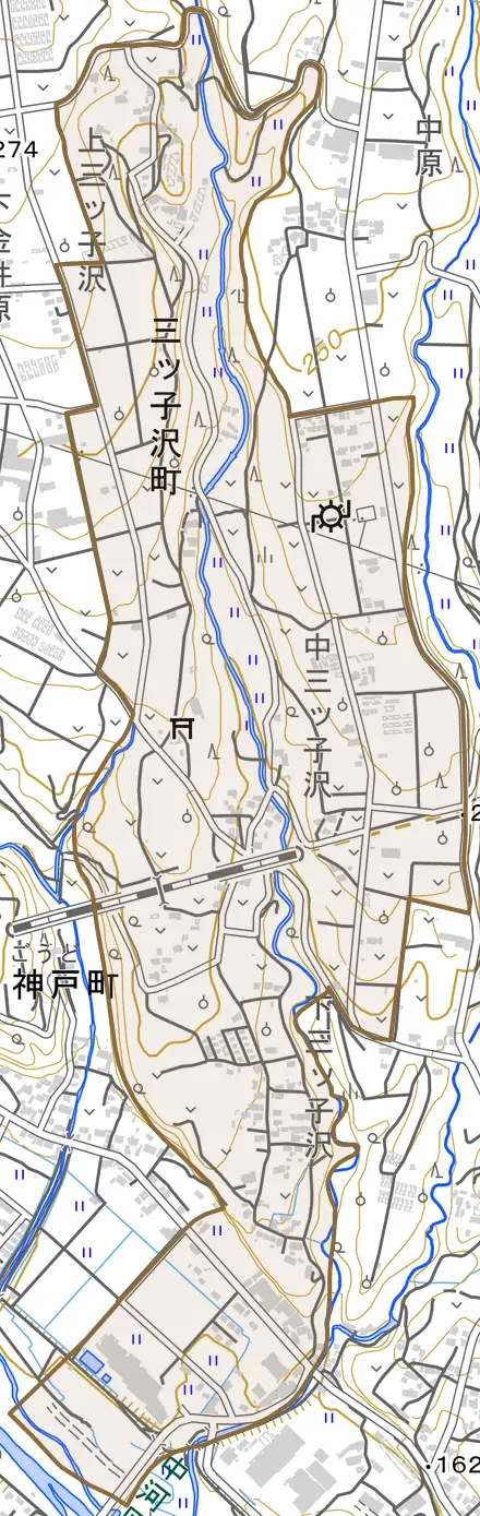 三ツ子沢町とその周辺の地図。町の範囲を重ねている