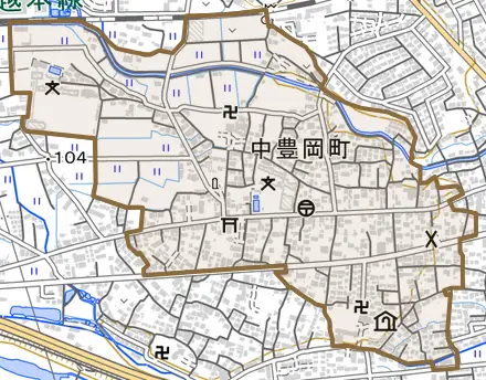 中豊岡町とその周辺の地図。町の範囲を重ねている