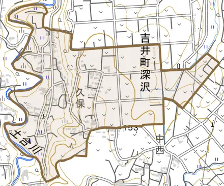 吉井町深沢とその周辺の地図。町の範囲を重ねている