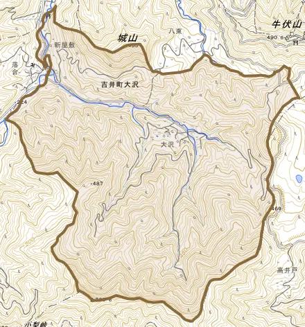 吉井町大沢とその周辺の地図。町の範囲を重ねている