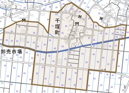 千塚町とその周辺の地図。町の範囲を重ねている
