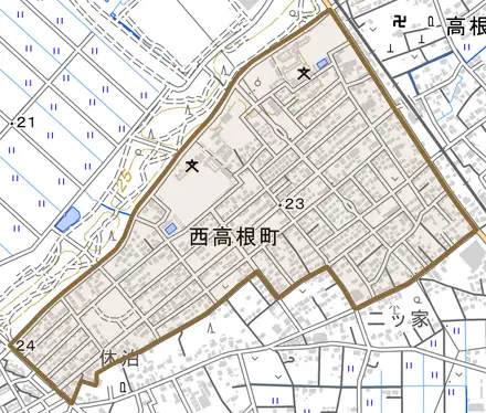 西高根町とその周辺の地図。町の範囲を重ねている