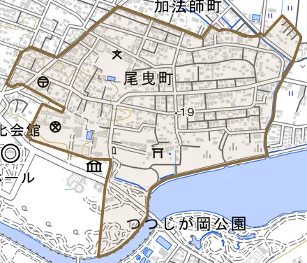 尾曳町とその周辺の地図。町の範囲を重ねている