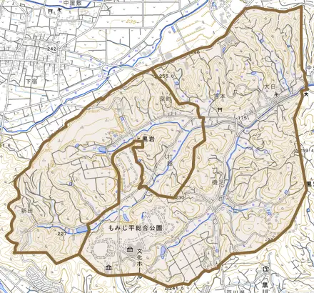 上黒岩とその周辺の地図。町の範囲を重ねている