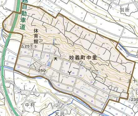 妙義町中里とその周辺の地図。町の範囲を重ねている