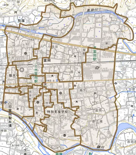 富岡とその周辺の地図。町の範囲を重ねている