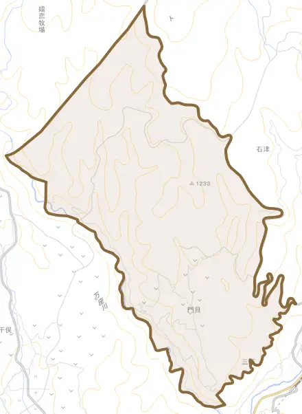 大字門貝とその周辺の地図。町の範囲を重ねている