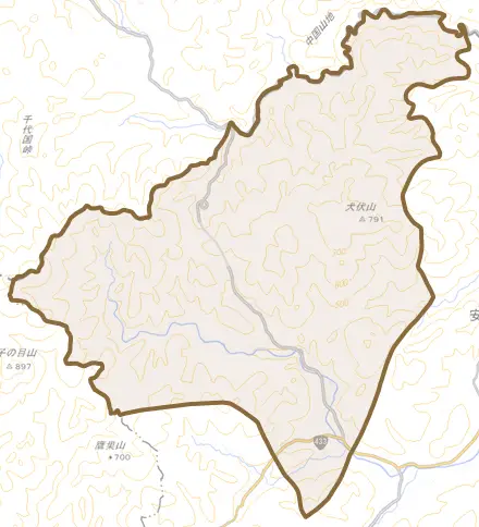 美土里町生田とその周辺の地図。町の範囲を重ねている