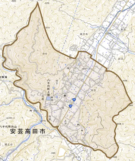 八千代町上根とその周辺の地図。町の範囲を重ねている