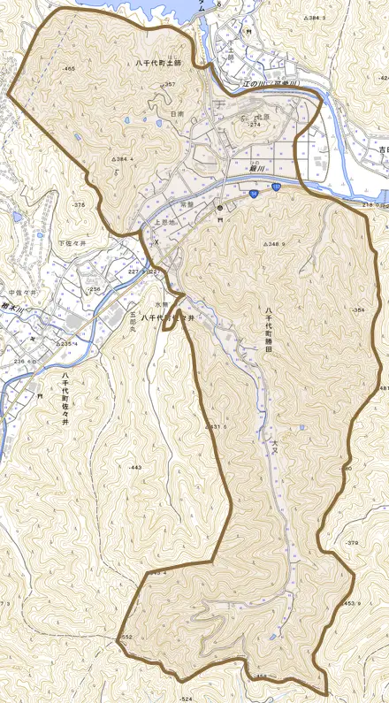 八千代町勝田とその周辺の地図。町の範囲を重ねている