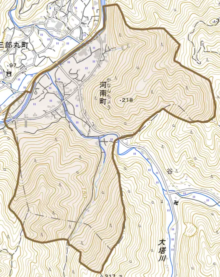 河南町とその周辺の地図。町の範囲を重ねている