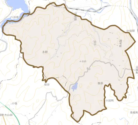 諸毛町とその周辺の地図。町の範囲を重ねている