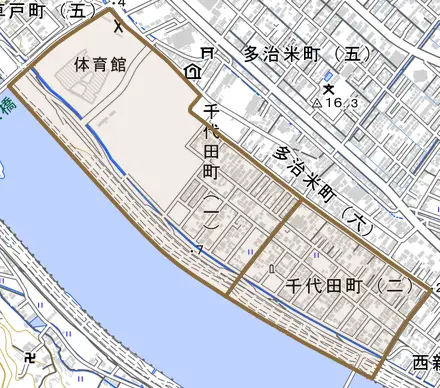 千代田町とその周辺の地図。町の範囲を重ねている