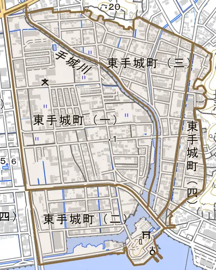東手城町とその周辺の地図。町の範囲を重ねている