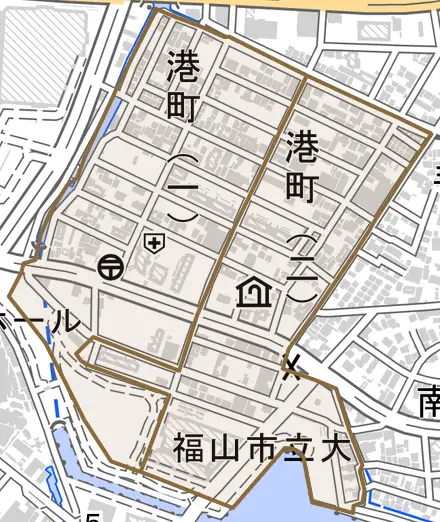 港町とその周辺の地図。町の範囲を重ねている