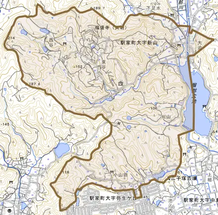 駅家町大字新山とその周辺の地図。町の範囲を重ねている