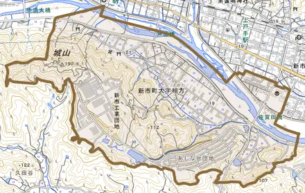 新市町大字相方とその周辺の地図。町の範囲を重ねている