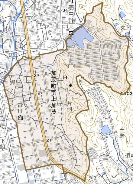 加茂町字上加茂とその周辺の地図。町の範囲を重ねている