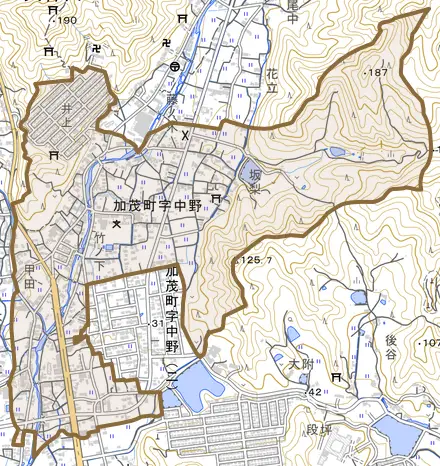 加茂町字中野とその周辺の地図。町の範囲を重ねている