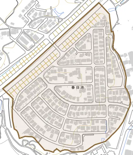 春日池とその周辺の地図。町の範囲を重ねている