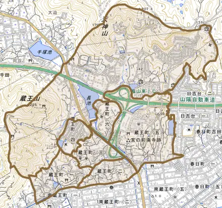 蔵王町とその周辺の地図。町の範囲を重ねている