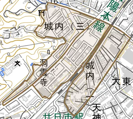 城内とその周辺の地図。町の範囲を重ねている