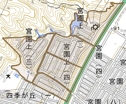 宮園上とその周辺の地図。町の範囲を重ねている