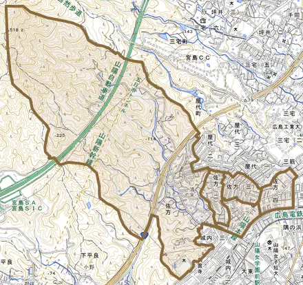 佐方とその周辺の地図。町の範囲を重ねている
