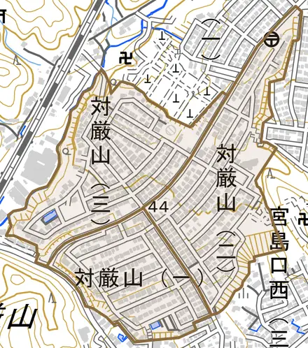 対厳山とその周辺の地図。町の範囲を重ねている