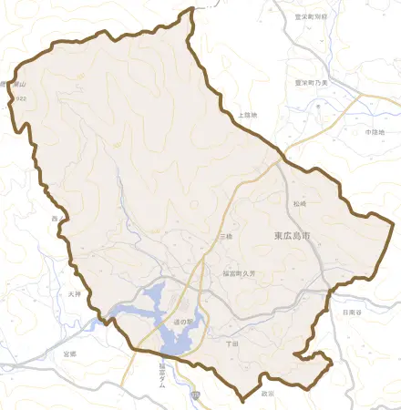 福富町久芳とその周辺の地図。町の範囲を重ねている