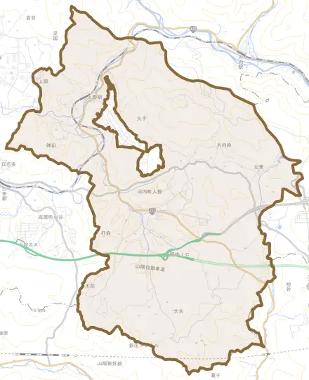 河内町入野とその周辺の地図。町の範囲を重ねている