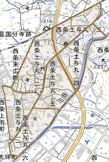 西条土与丸とその周辺の地図。町の範囲を重ねている