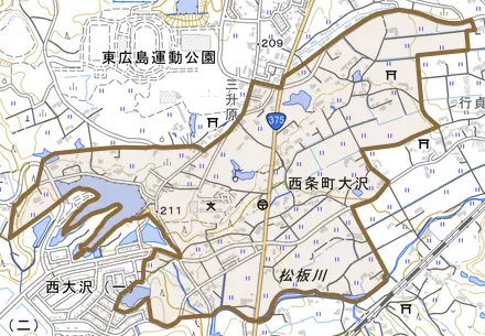 西条町大沢とその周辺の地図。町の範囲を重ねている