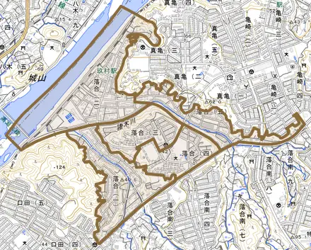 落合とその周辺の地図。町の範囲を重ねている
