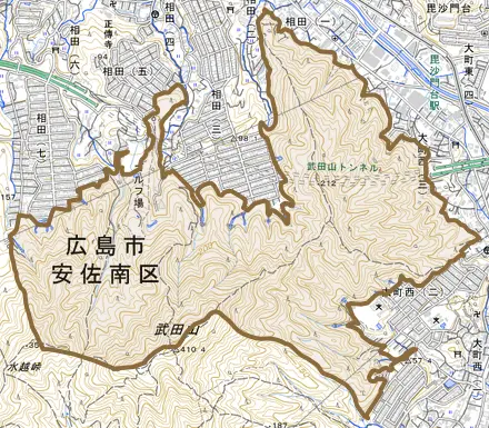 相田町とその周辺の地図。町の範囲を重ねている