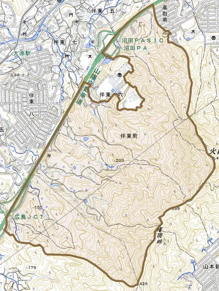 伴東町とその周辺の地図。町の範囲を重ねている