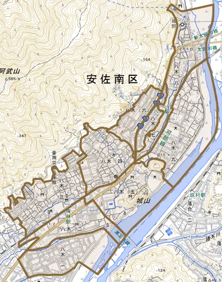 八木とその周辺の地図。町の範囲を重ねている