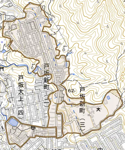 戸坂新町とその周辺の地図。町の範囲を重ねている